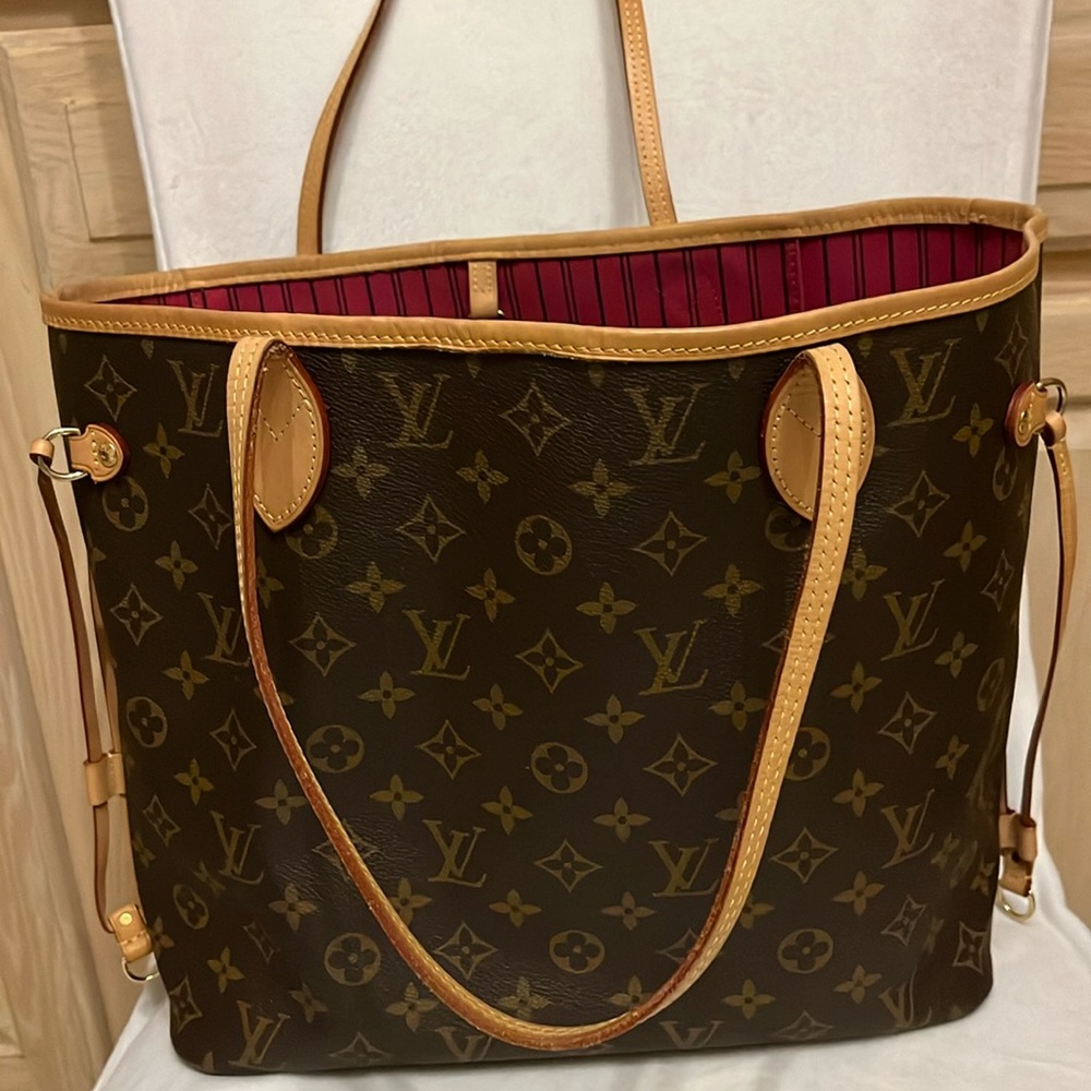 Authentic Excellent condition LV monogram Neverfull MM size